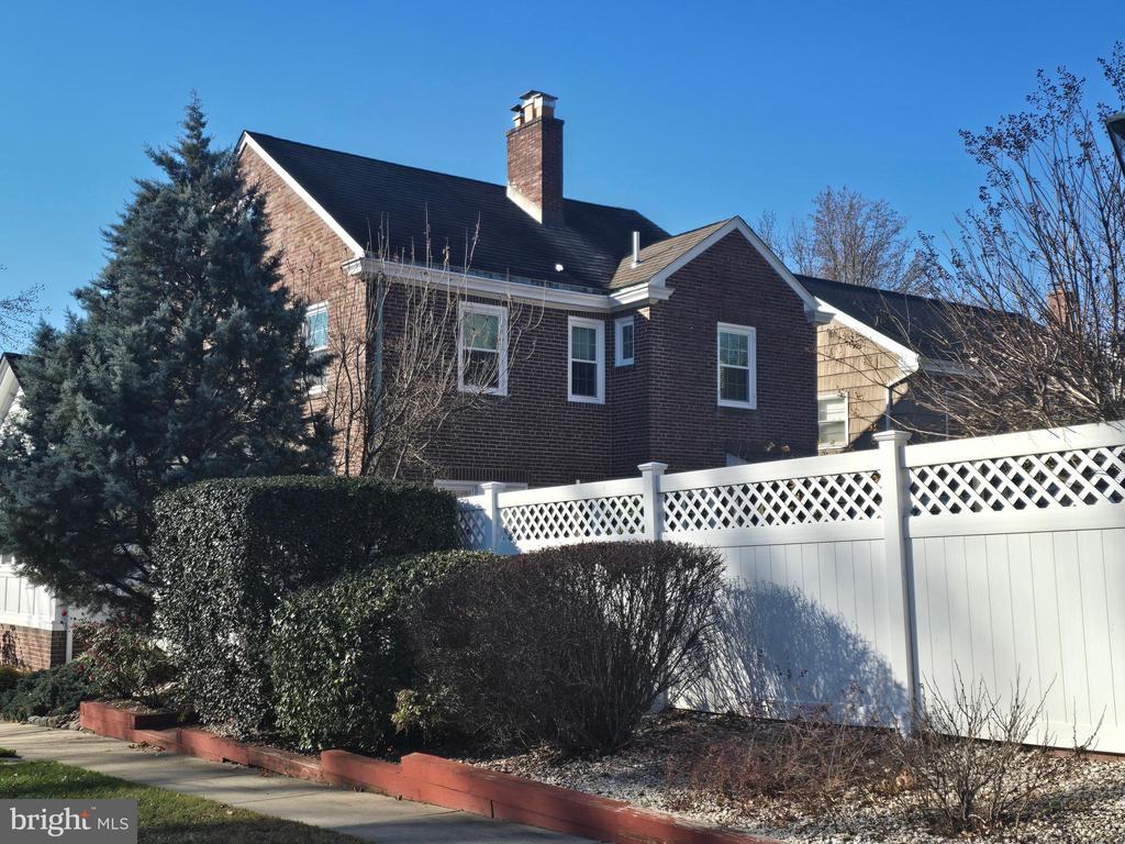 10 MORNINGSIDE DRIVE