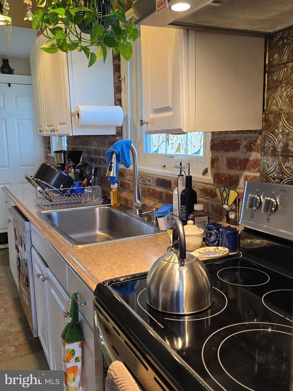 10 MORNINGSIDE DRIVE