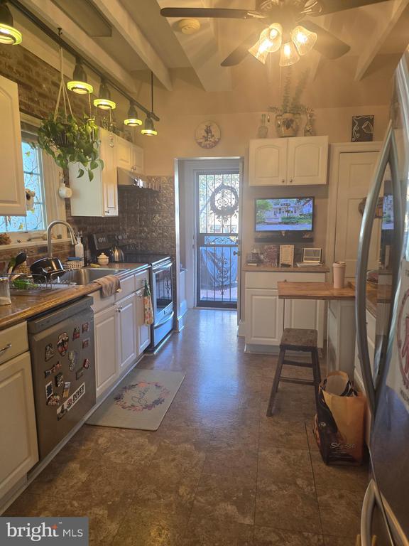 10 MORNINGSIDE DRIVE