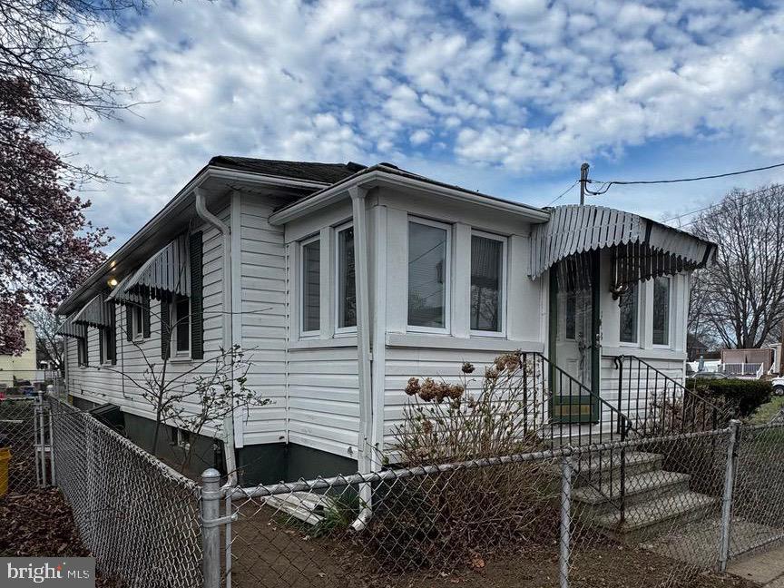 413 PARKINSON AVENUE