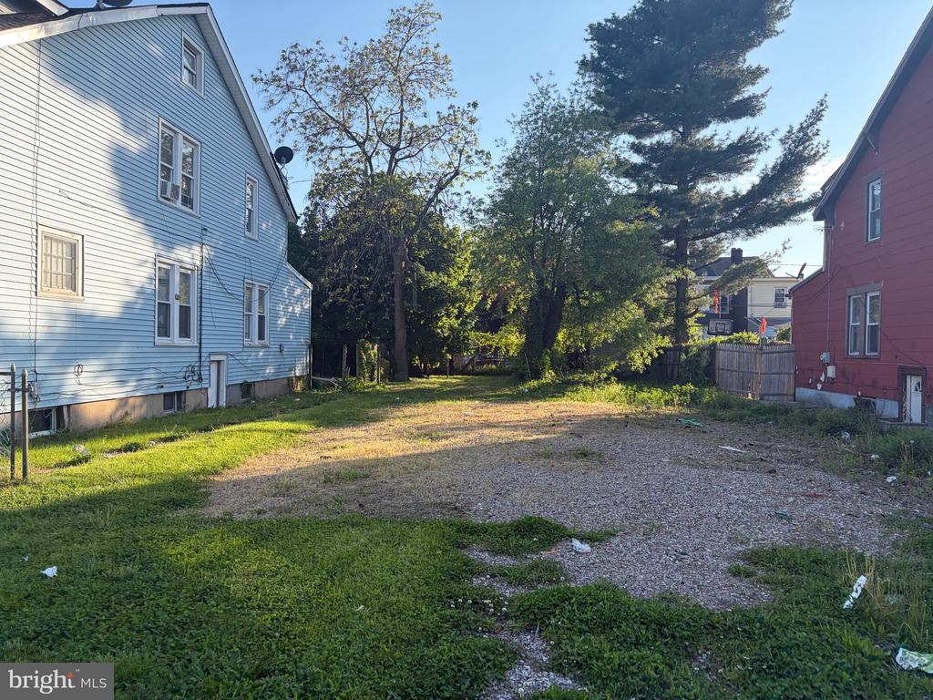 215 WOODLAWN AVENUE