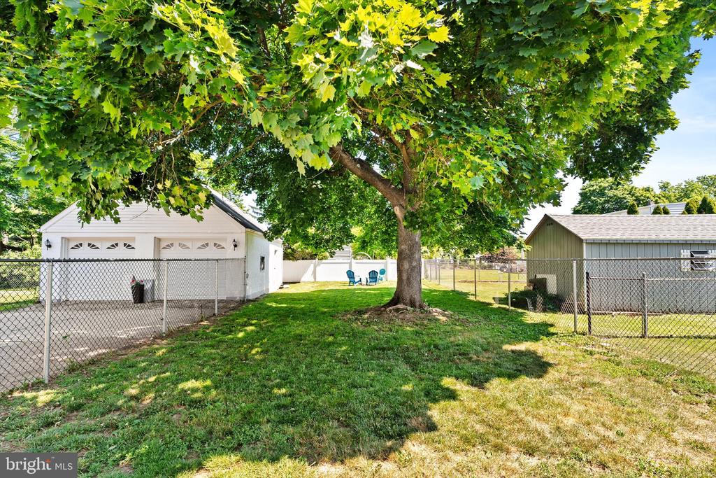 8 BENSON LN