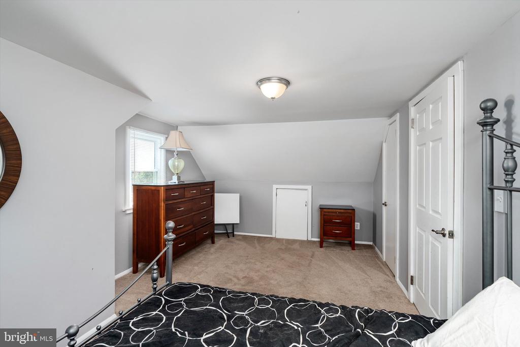 8 BENSON LN