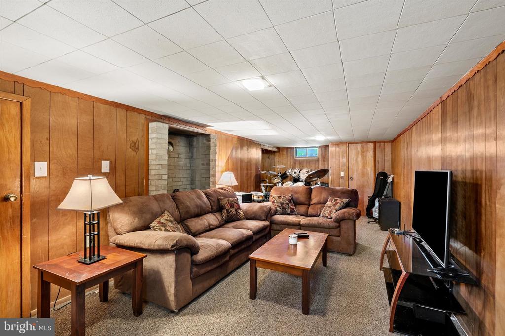 8 BENSON LN