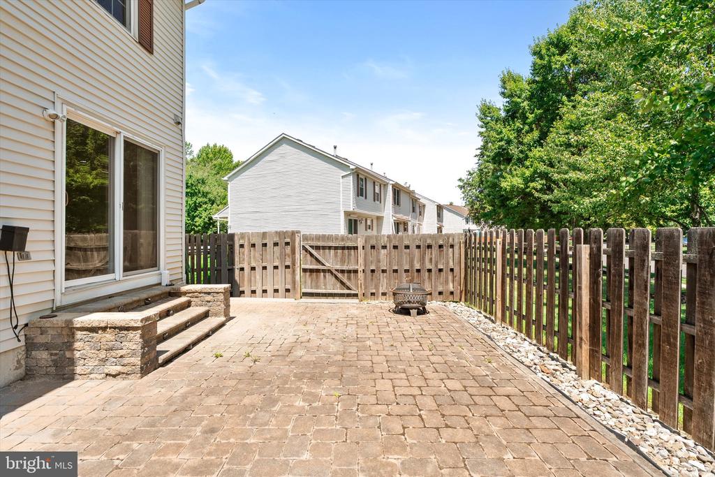 37 DUNMOOR CT S COURT S