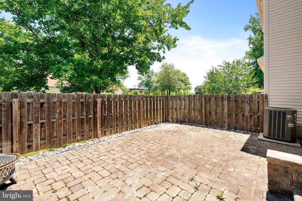 37 DUNMOOR CT S COURT S