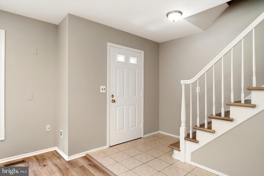 37 DUNMOOR CT S COURT S