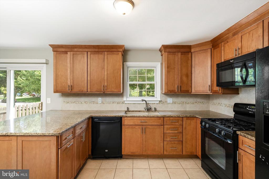 37 DUNMOOR CT S COURT S