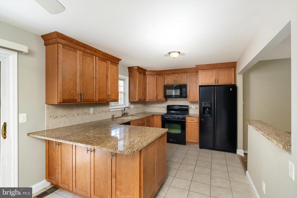 37 DUNMOOR CT S COURT S