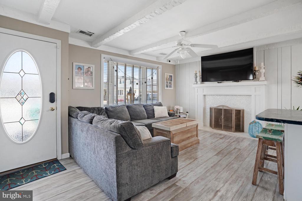 136 E RARITAN DRIVE