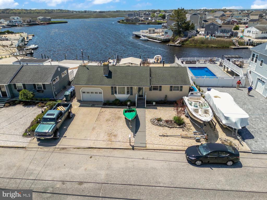 136 E RARITAN DRIVE