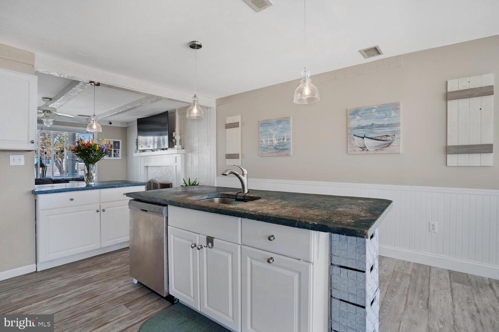 136 E RARITAN DRIVE