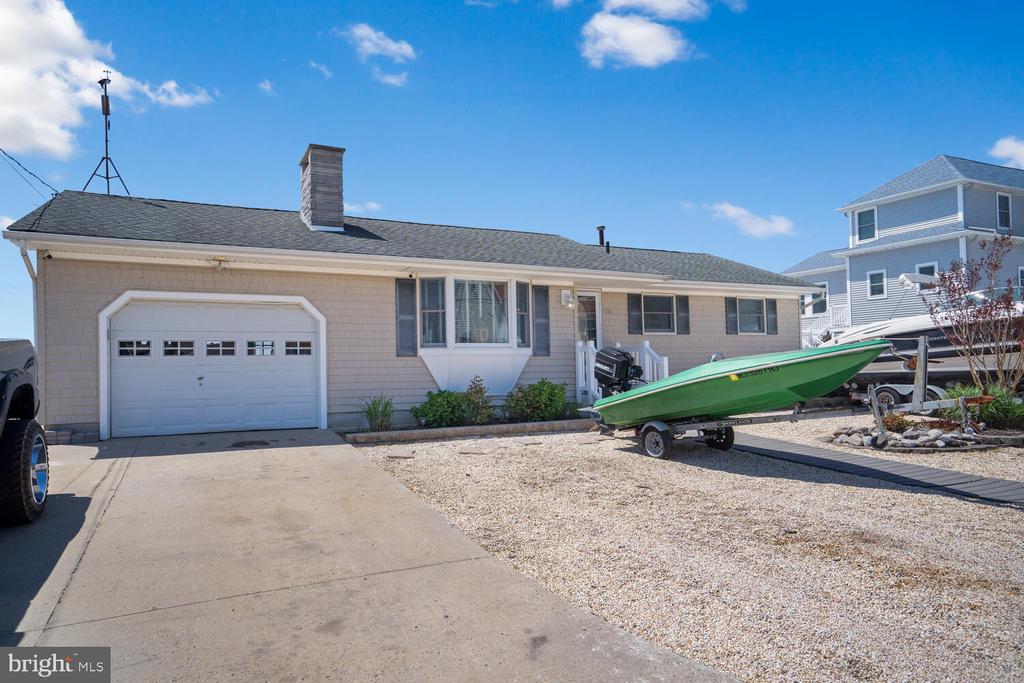 136 E RARITAN DRIVE