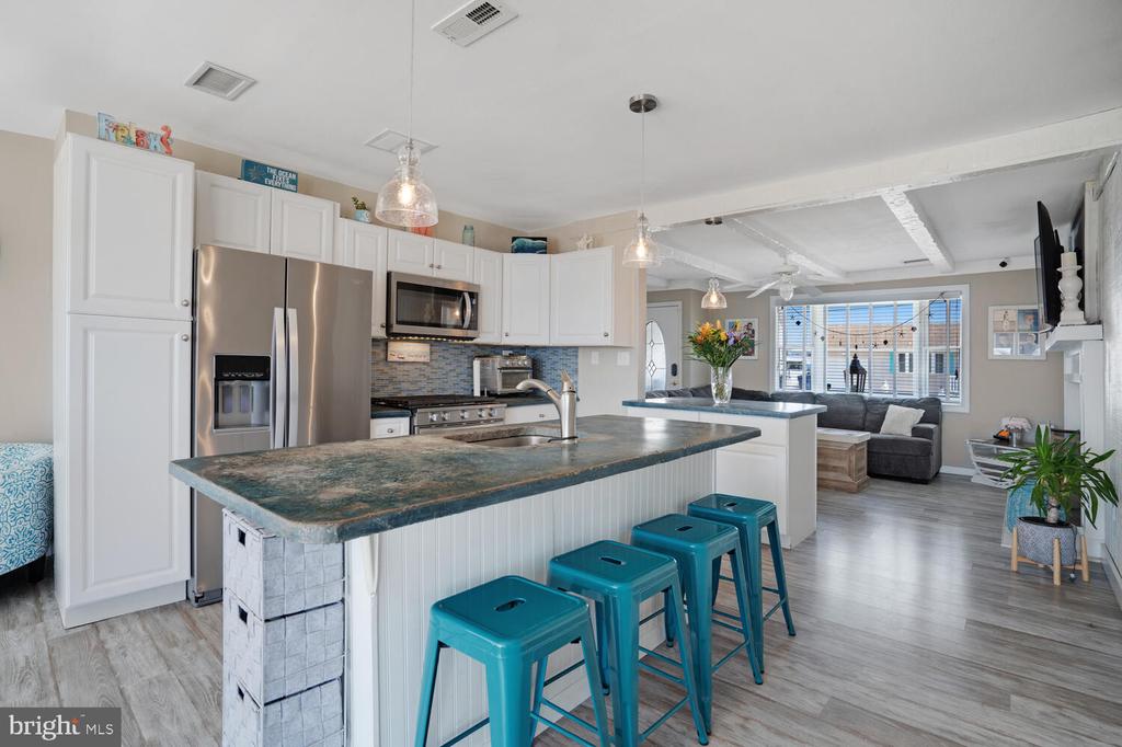 136 E RARITAN DRIVE