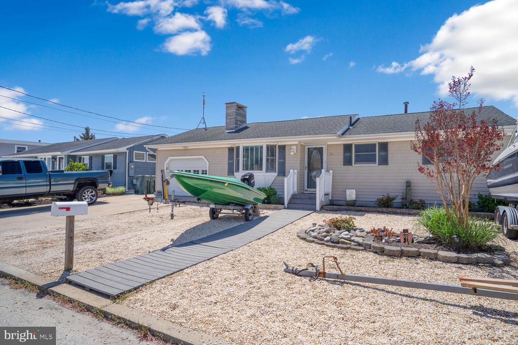136 E RARITAN DRIVE