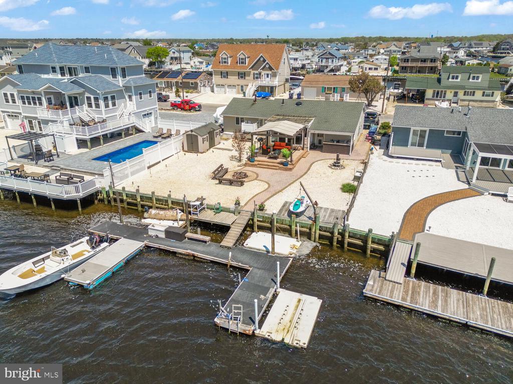 136 E RARITAN DRIVE