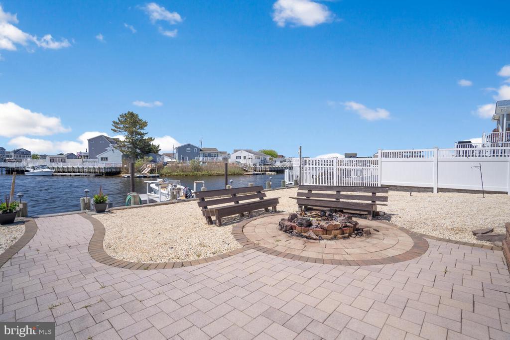 136 E RARITAN DRIVE