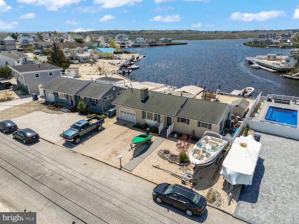 136 E RARITAN DRIVE