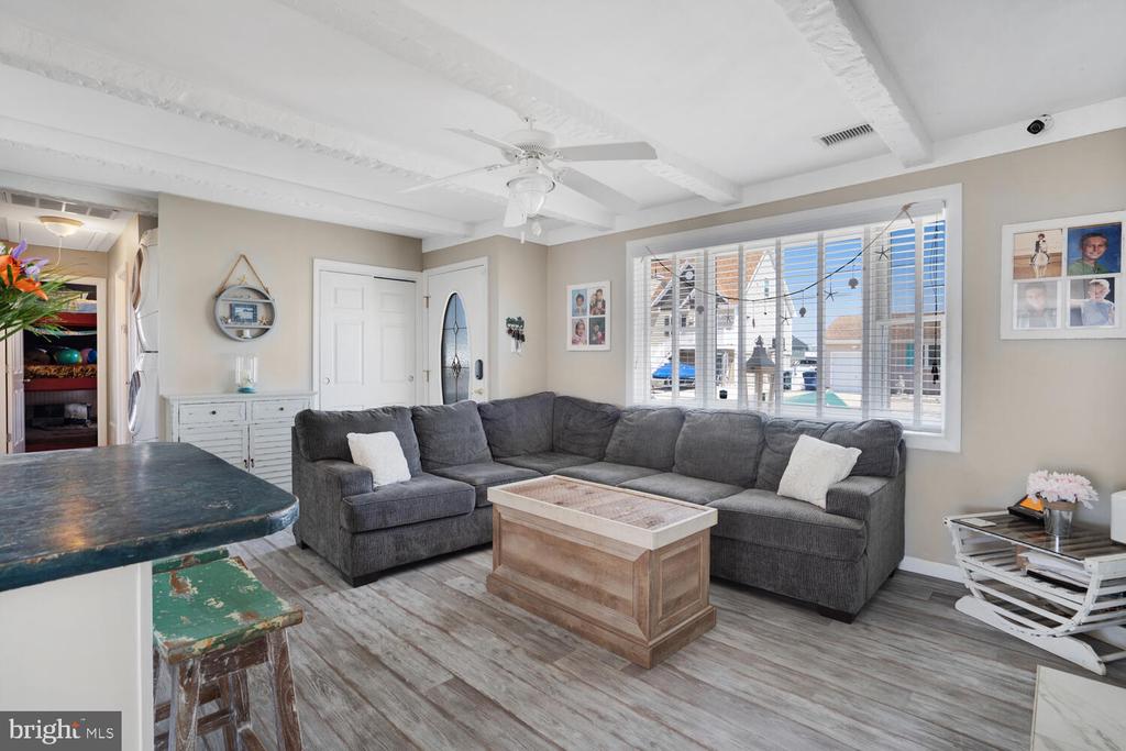 136 E RARITAN DRIVE