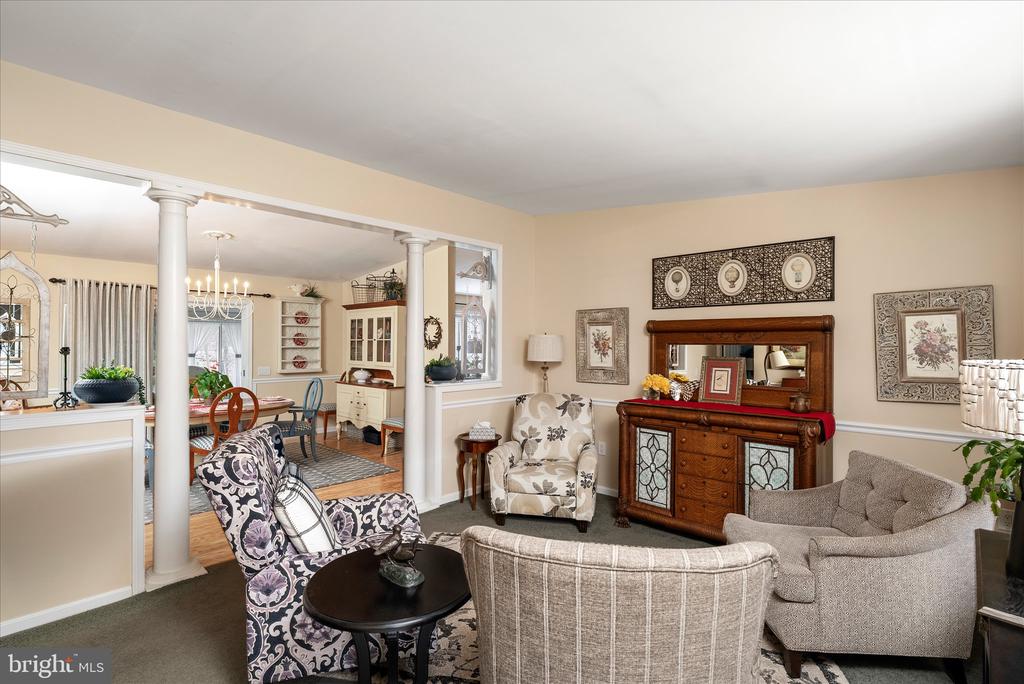 11 MULBERRY DR