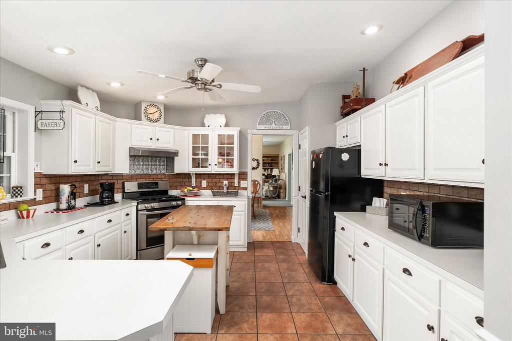 11 MULBERRY DR