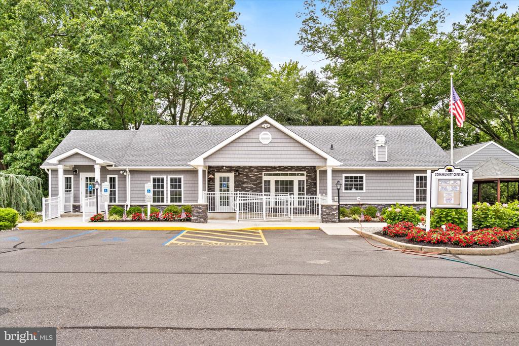 11 MULBERRY DR