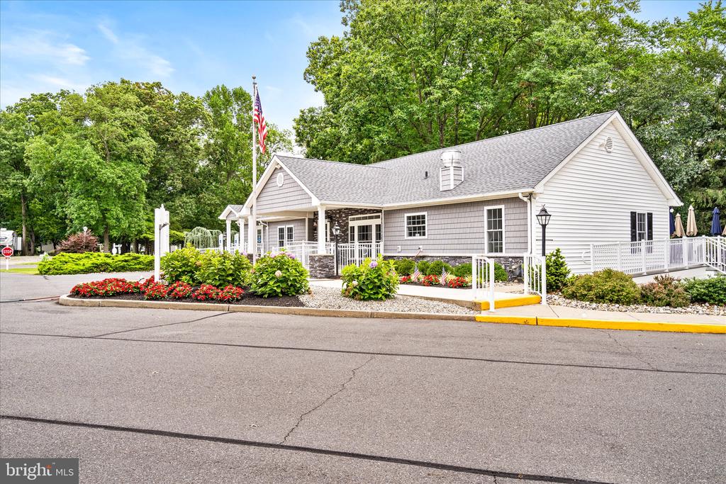 11 MULBERRY DR