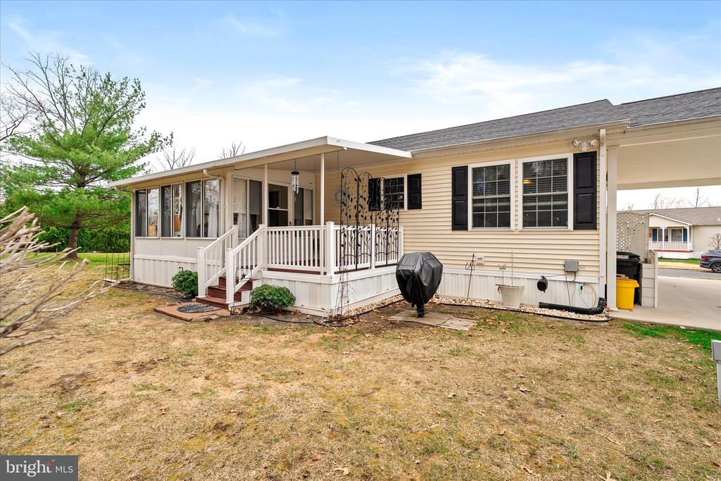 11 MULBERRY DR