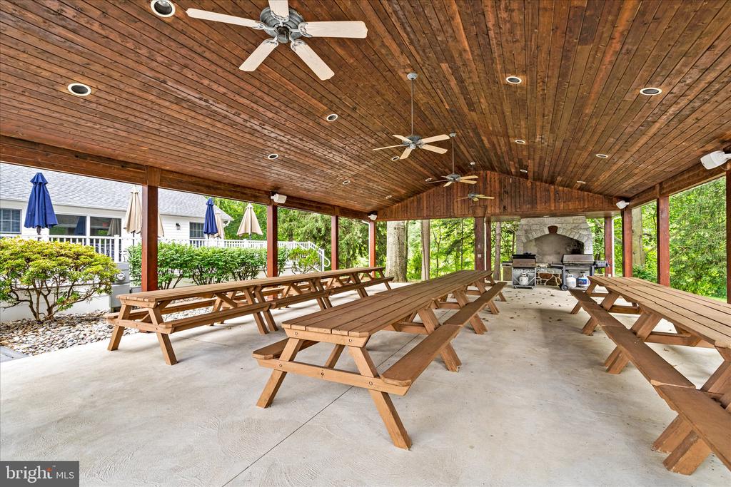 11 MULBERRY DR