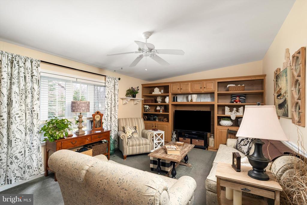 11 MULBERRY DR