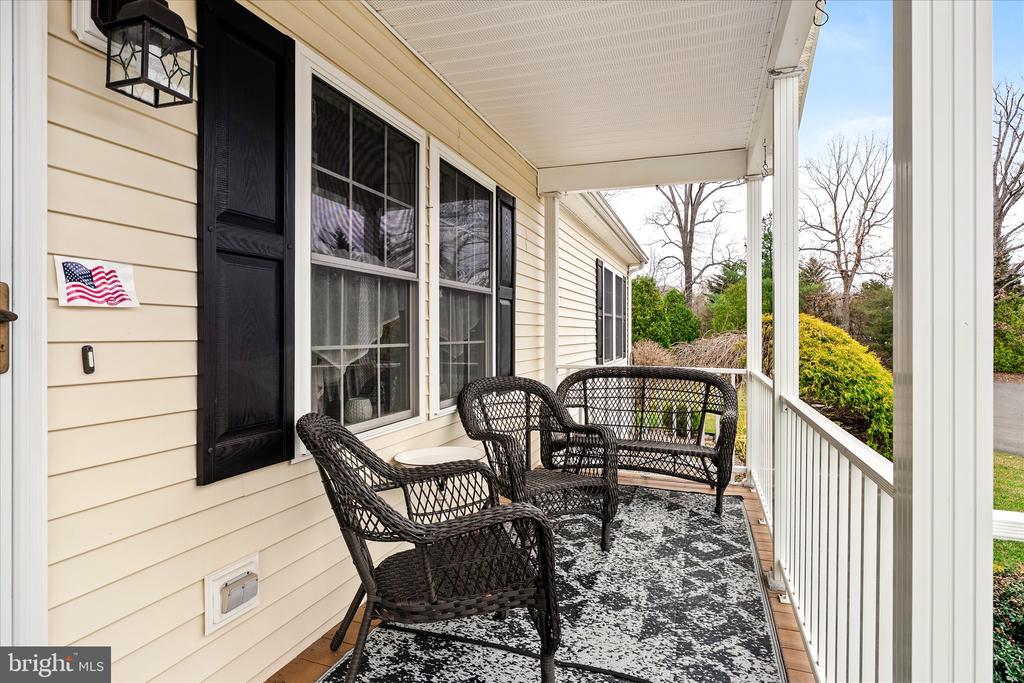 11 MULBERRY DR