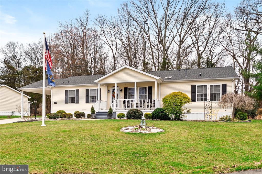 11 MULBERRY DR