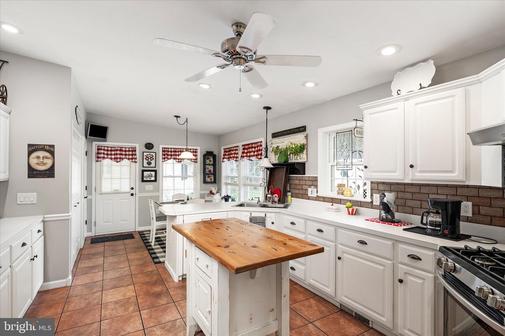 11 MULBERRY DR