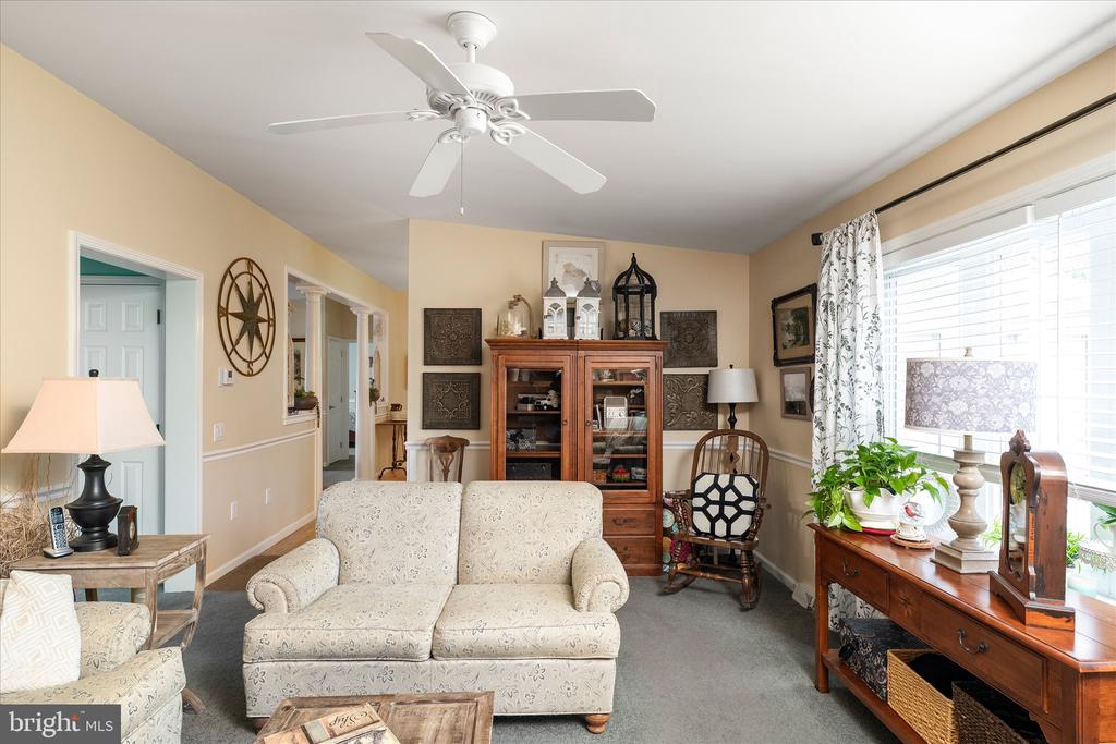 11 MULBERRY DR