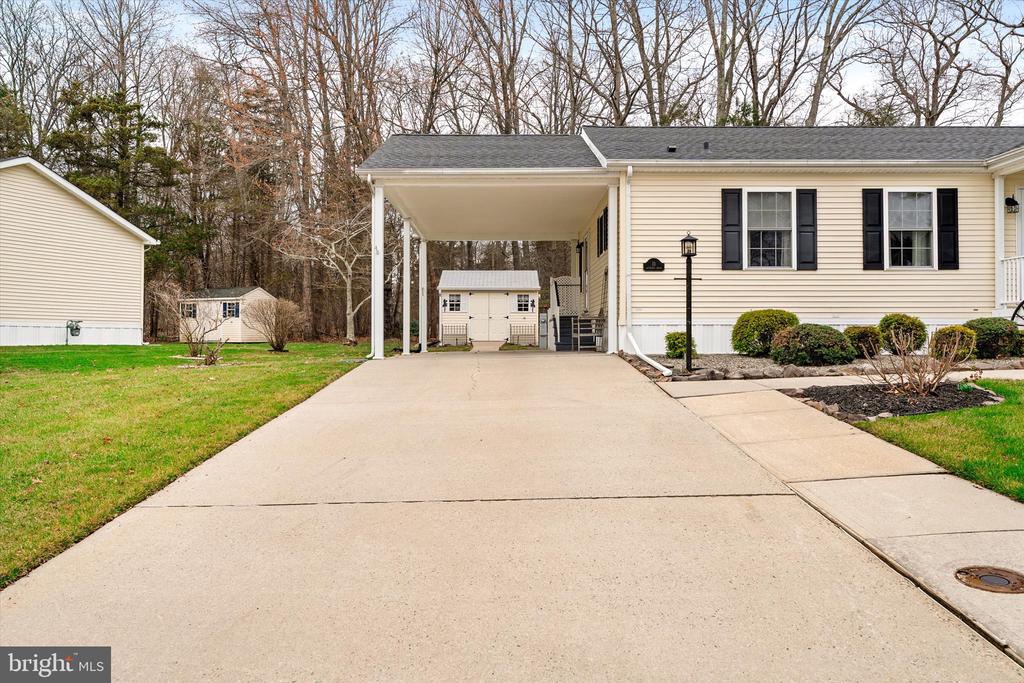 11 MULBERRY DR