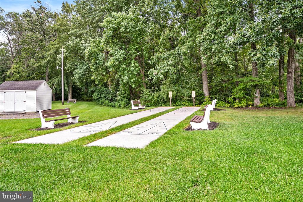 11 MULBERRY DR