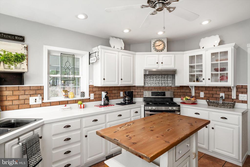 11 MULBERRY DR
