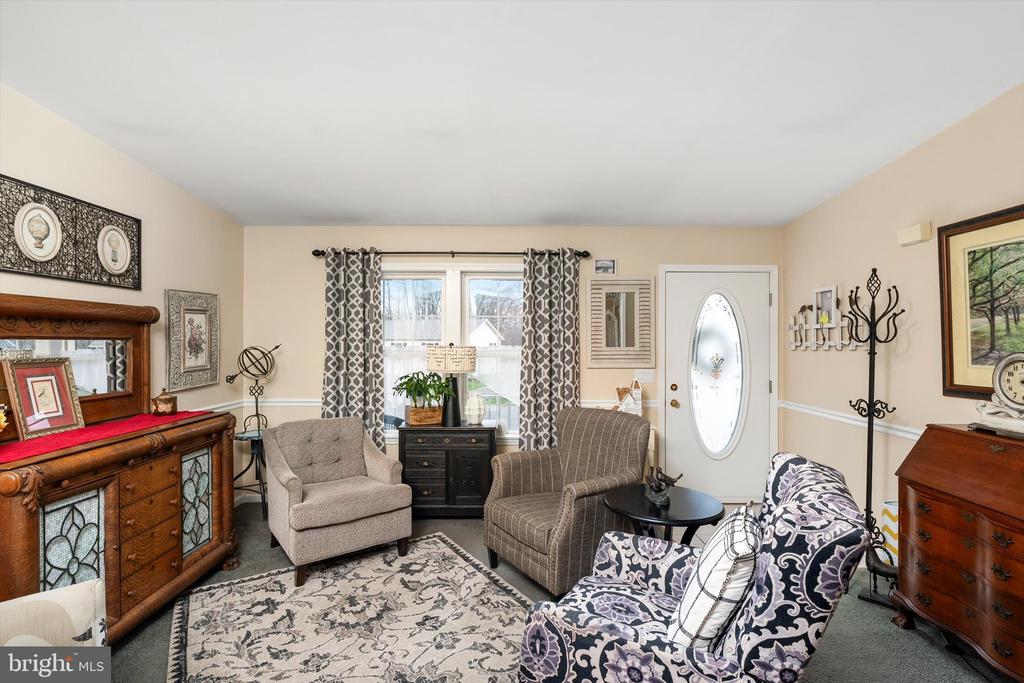 11 MULBERRY DR
