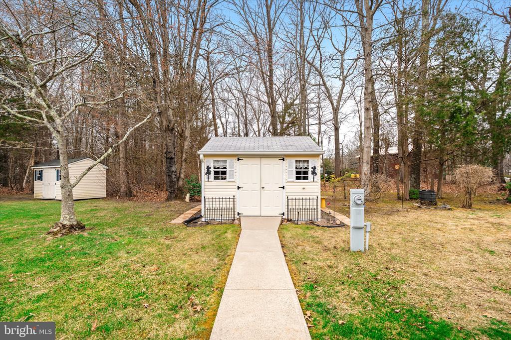 11 MULBERRY DR