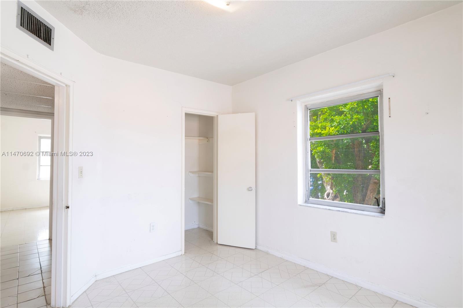 3591 SW 10th St # 12B