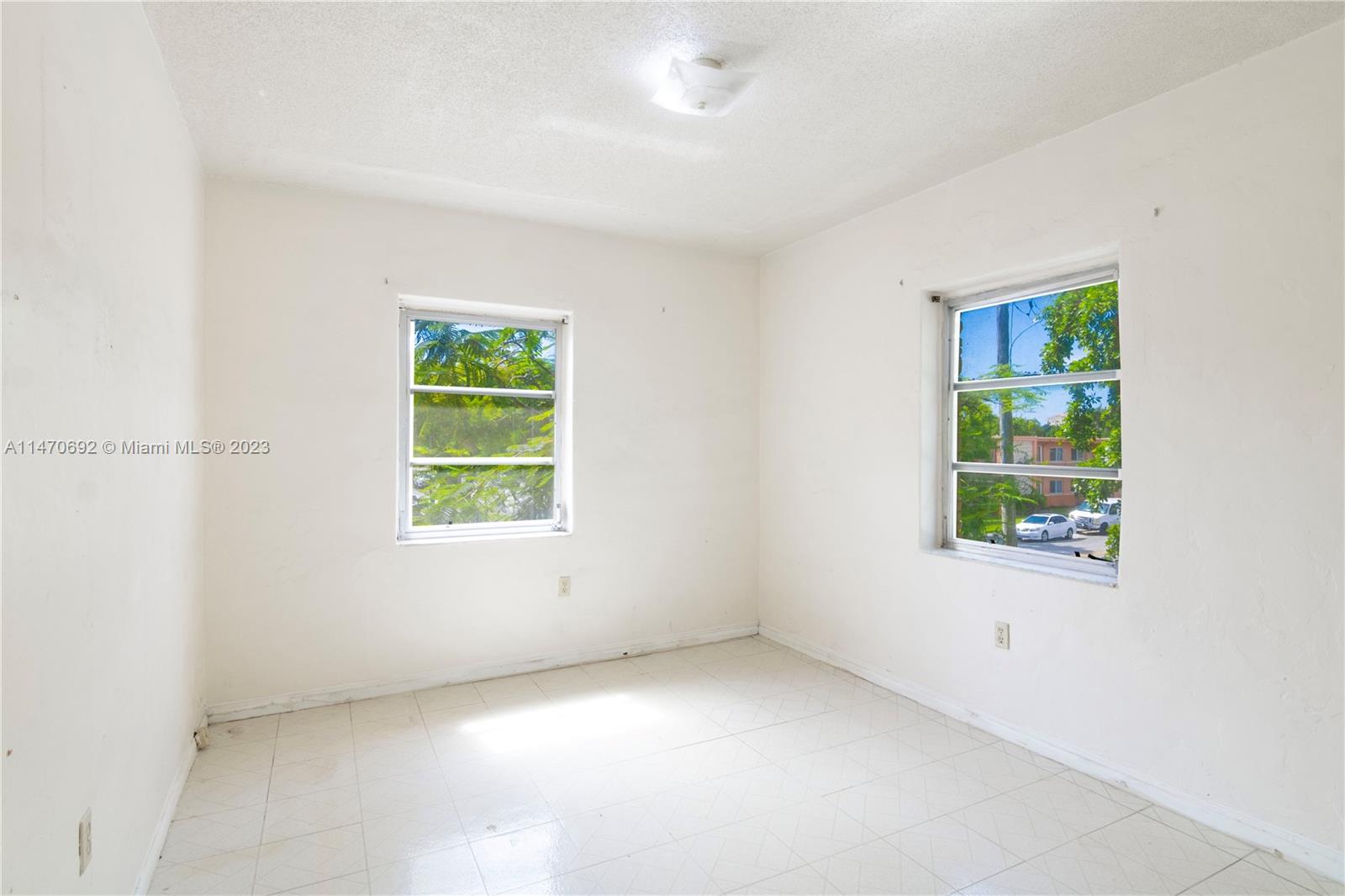 3591 SW 10th St # 12B