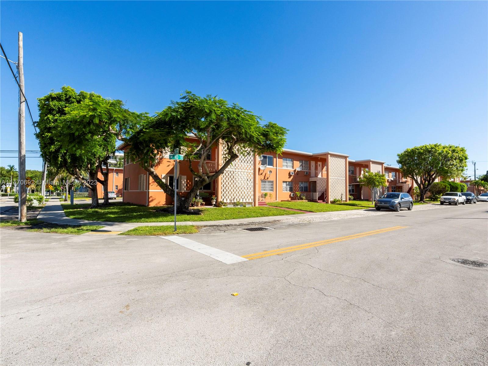 3591 SW 10th St # 12B