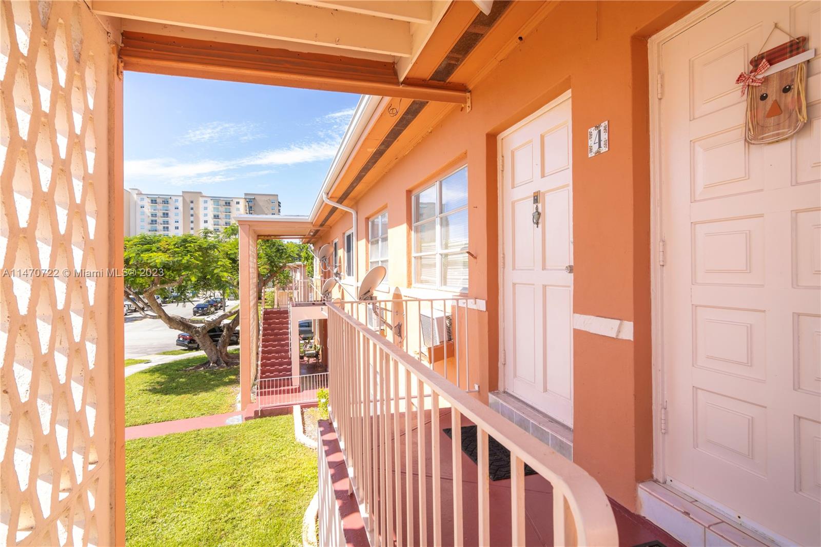 3571 SW 10th St # 10B