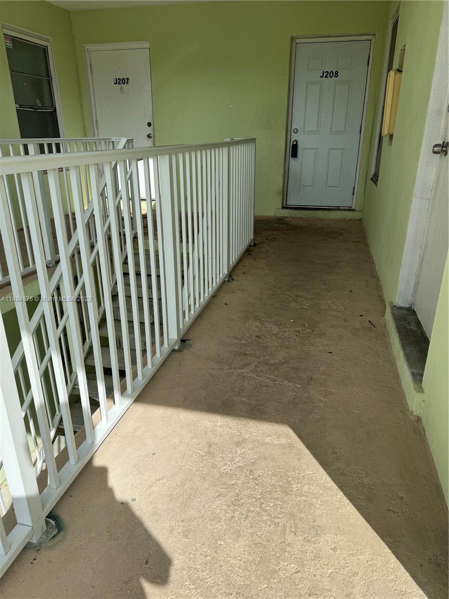 7610 SW 82nd St # J208