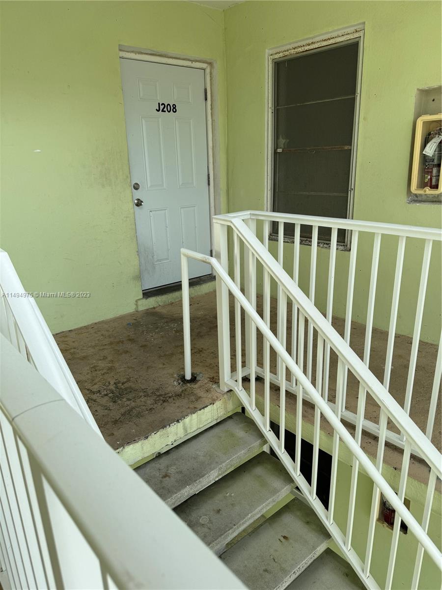 7610 SW 82nd St # J208