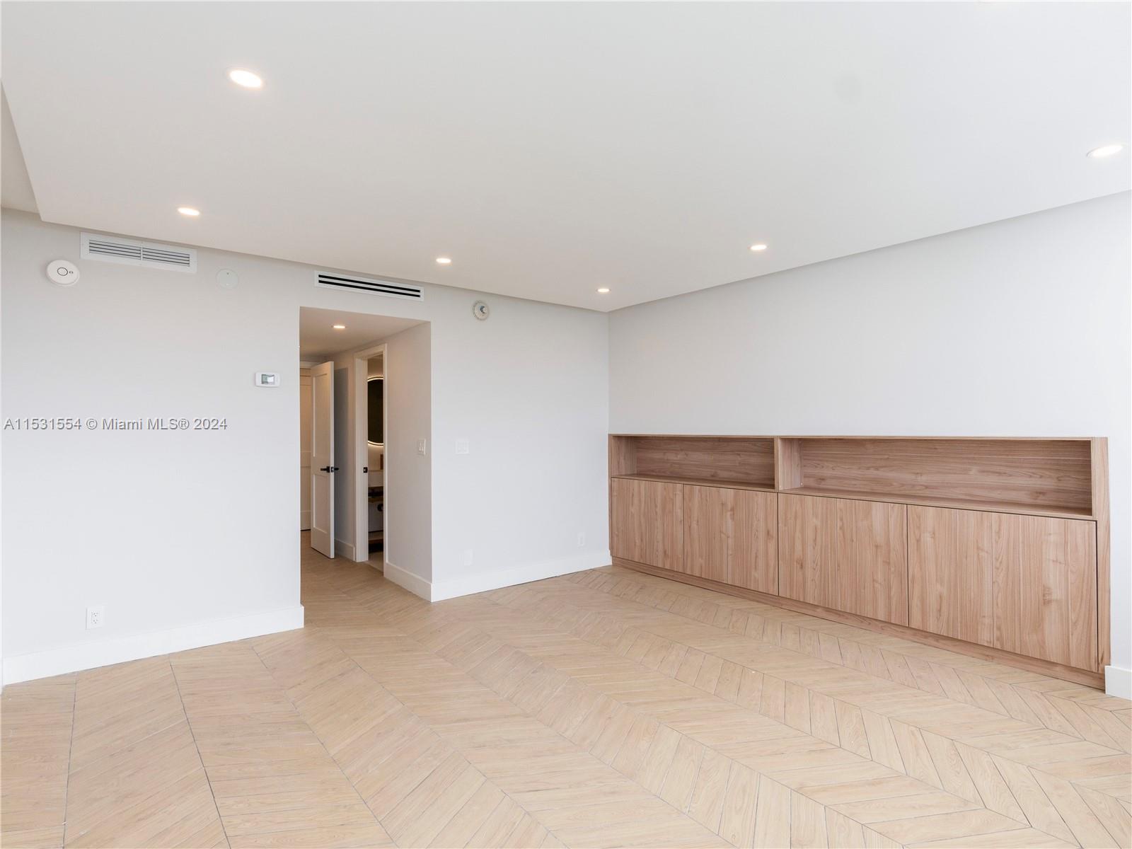 5660 Collins Ave # 18D