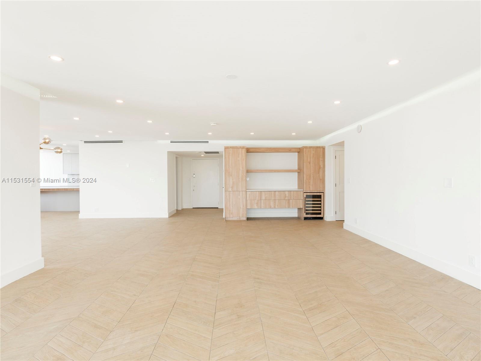 5660 Collins Ave # 18D