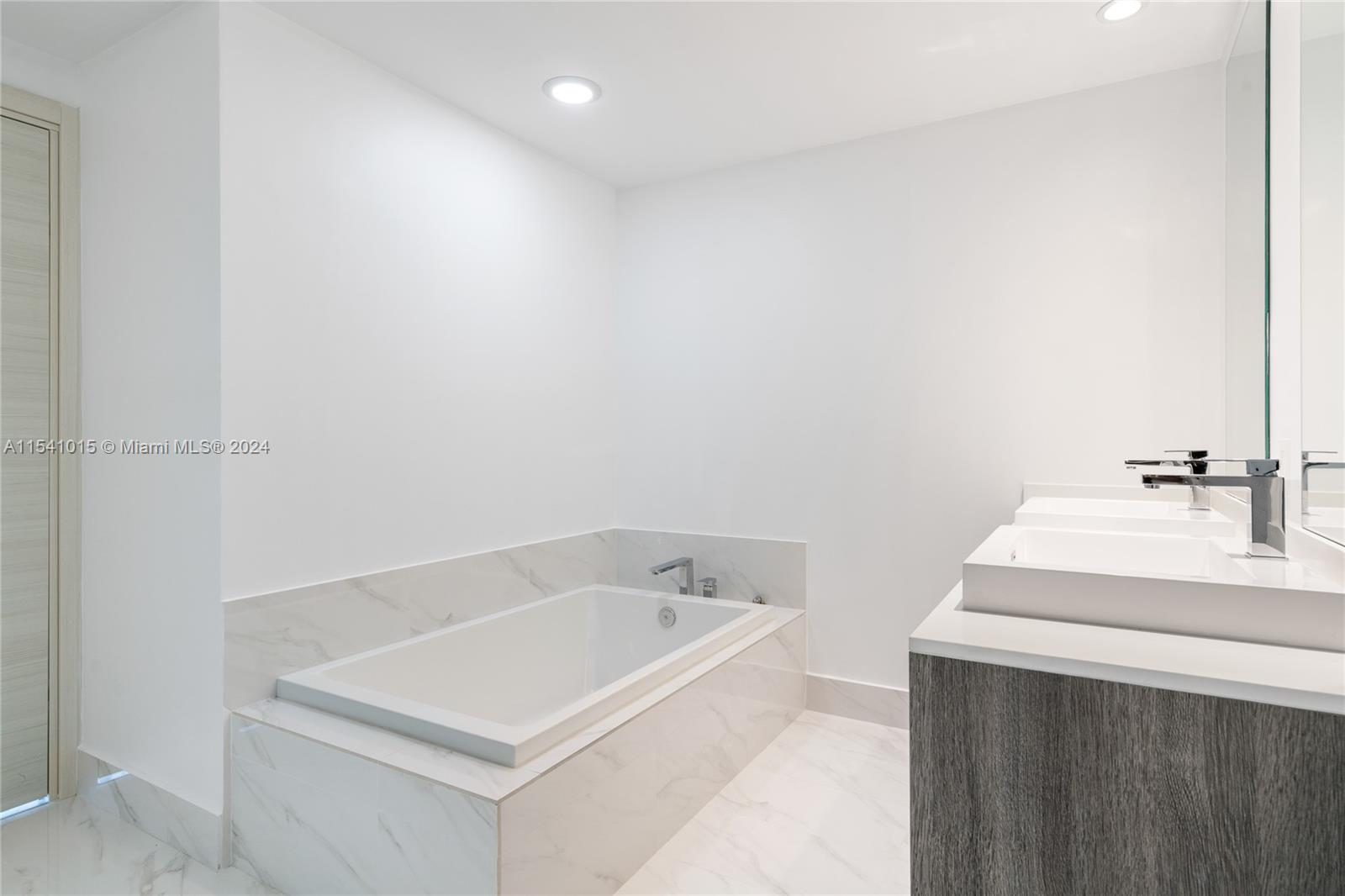 801 S Miami Ave Unit: 1002