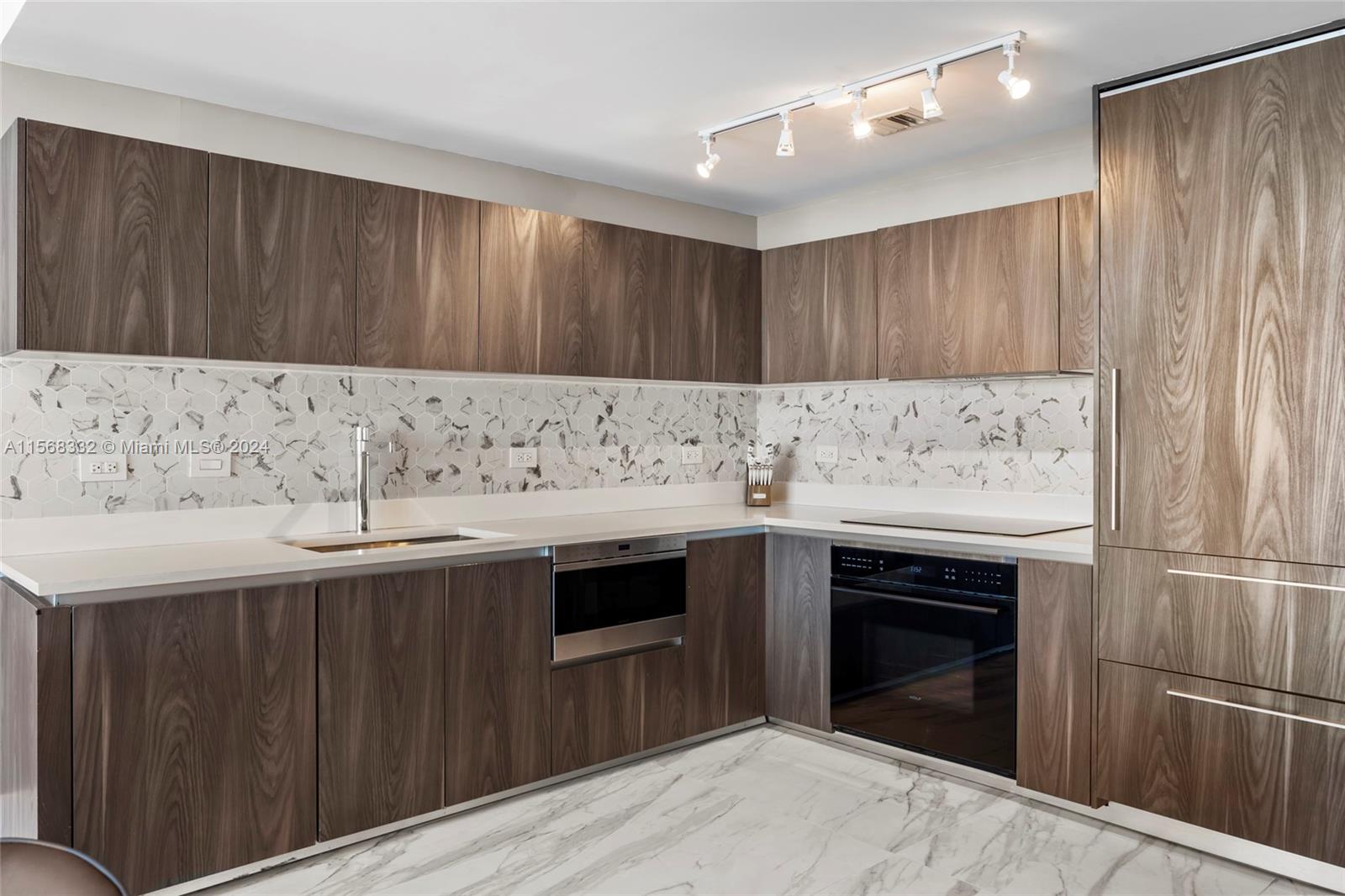 3131 NE 7th Ave # 1004