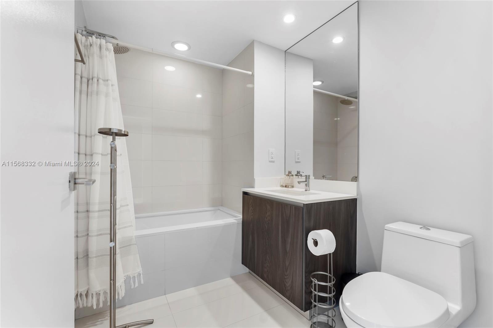 3131 NE 7th Ave # 1004